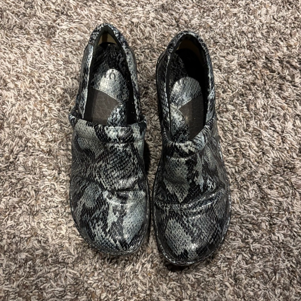 Women’s BOC Stylish Snake Print Clogs